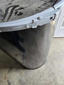 Metal Barrels - Photo 4
