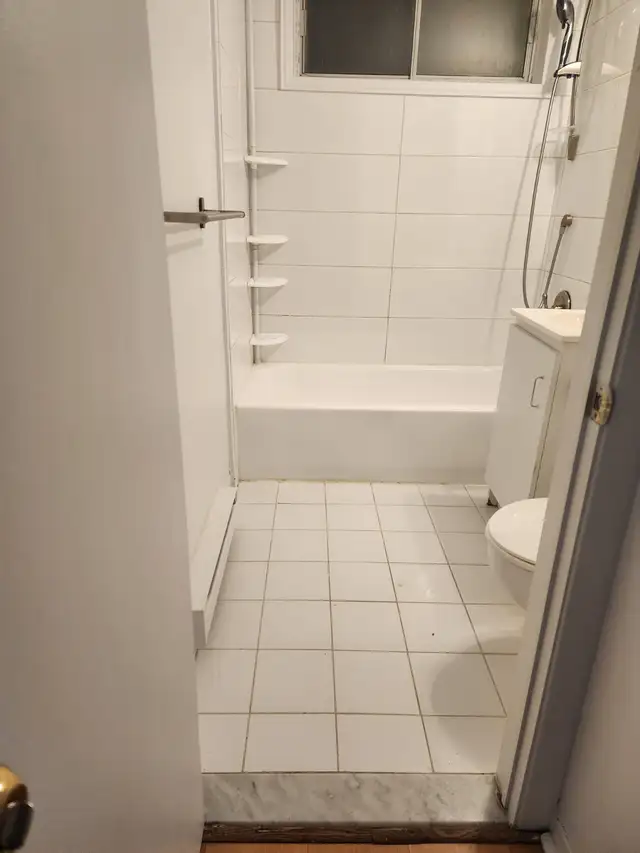Superbe 4 1/2 Rénové à neuf -meublé - Photo 6