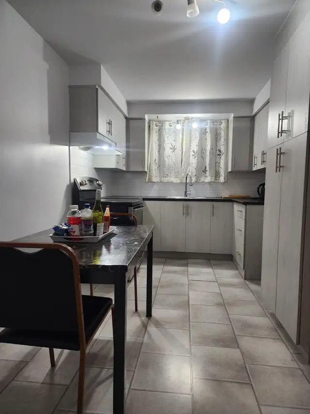 Superbe 4 1/2 Rénové à neuf -meublé - Photo 7