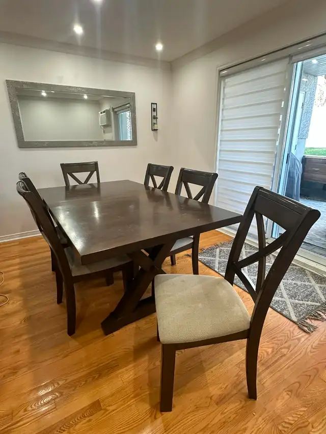 TABLE DE CUISINE EN BOIS AVEC 6 CHAISES ET EXTENSION