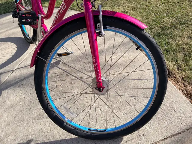 Women’s 7D Townie Electra Bike - Photo 2