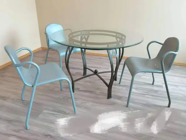 Round glass dining Table for sale