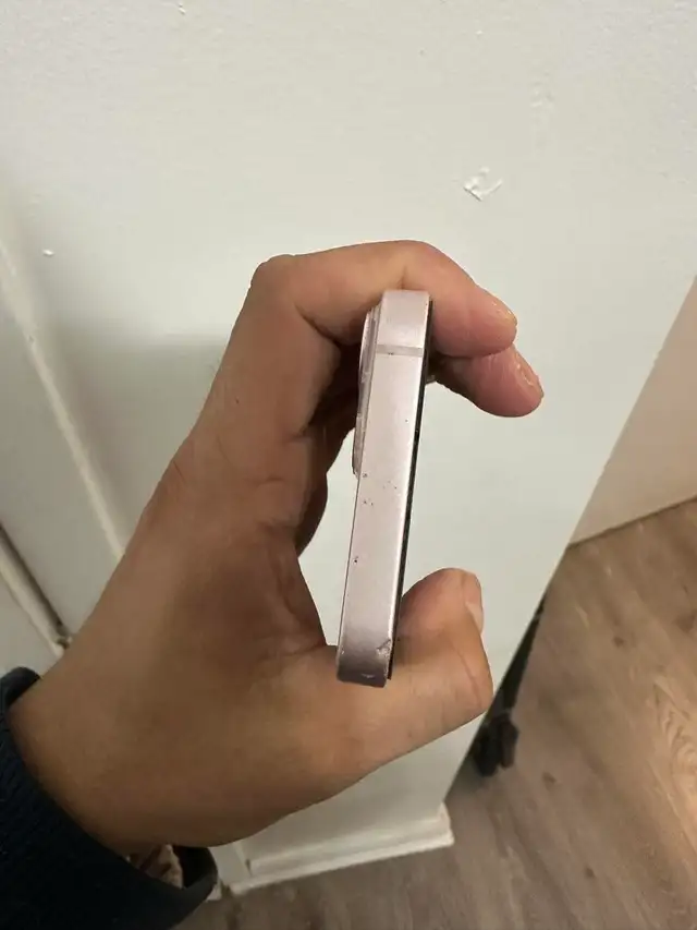 Iphone 13 mini 128 Gb (lense changed and scuffs) Airpods Pkg - Photo 5