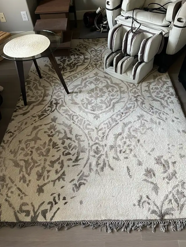 60 x 90 area rug $150