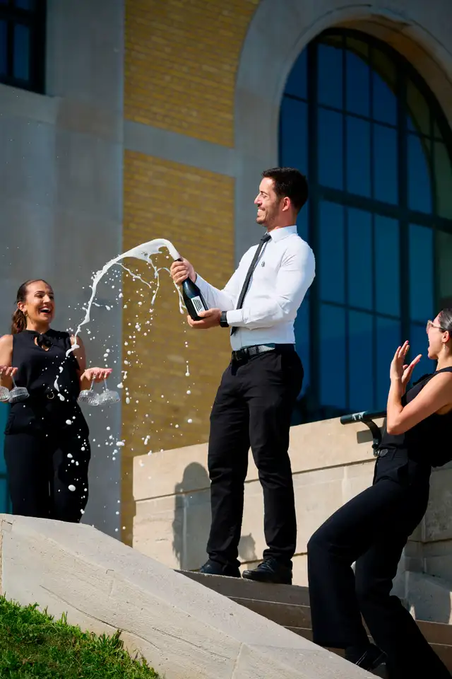 Event Servers Wanted – Flexible Shifts – GTA (Toronto) - Photo 5