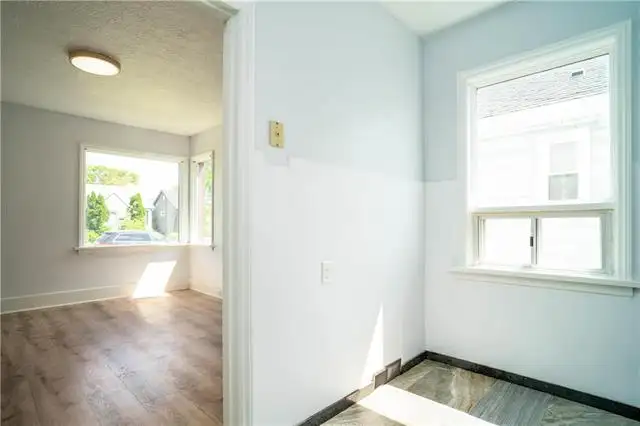 CUTE 2 BEDROOMS WEST END HOUSE FOR RENT JULY OR AUG - Photo 9