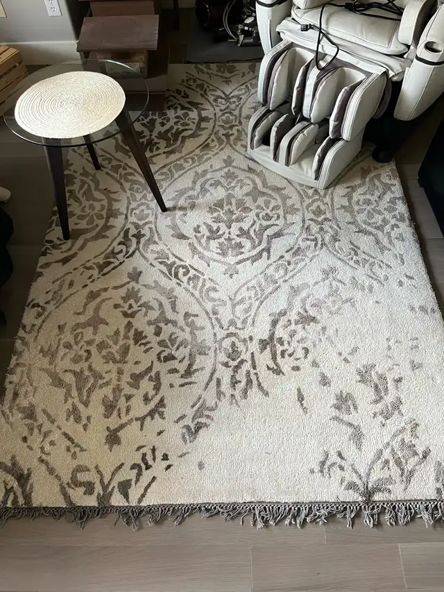 60 x 90 Area rug  $150 - Photo 2