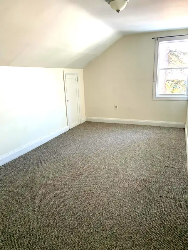 2-Bed Suite w/ Parking & Utilities Included – Barrie - Photo 3