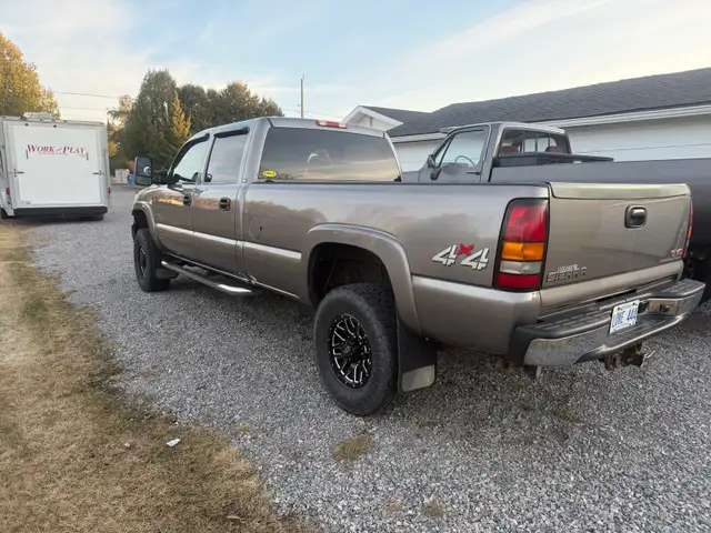 2006 GMC 3500 SLT Duramax - Photo 3