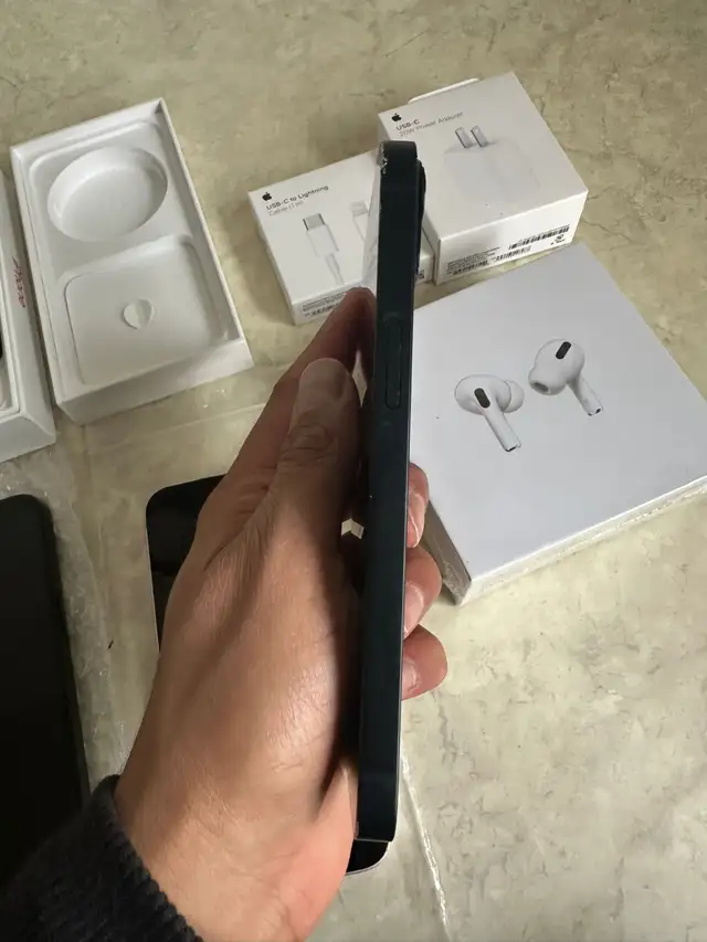 iPhone 13 128gb Airpods/Charger Set/Delivery - Photo 3