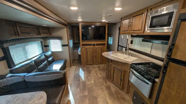 2108 Crossroads Zinger 328SB Super Bunk - Photo 6