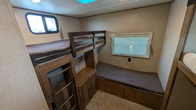 2108 Crossroads Zinger 328SB Super Bunk - Photo 10