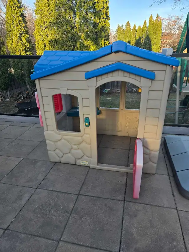 outdoor play house