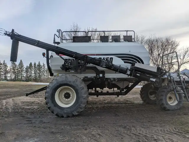 2008 Bourgault 6450 Air Cart - Photo 2