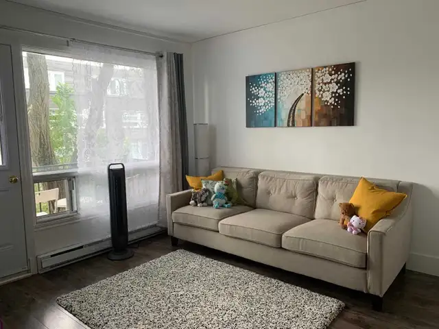 4 ½. 2 chambres/rooms. Métro Jolicoeur. 1400 $. 1 juillet/July