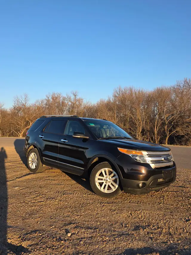 2013 ford explorer xlt fully loaded - Photo 2