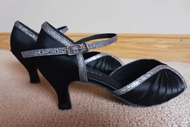 Women's Dancing Shoes - Photo 2