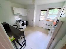 Large spacious bright 3 1/2 and 4 1/2 apt. in Sainte-Anne - Photo 3