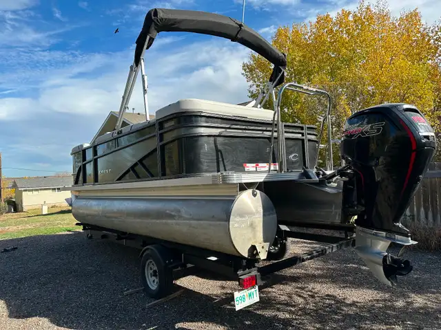 2023 Crest Classic Pontoon - Photo 2