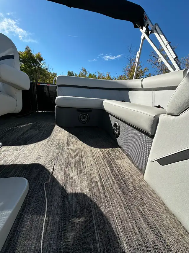 2023 Crest Classic Pontoon - Photo 6