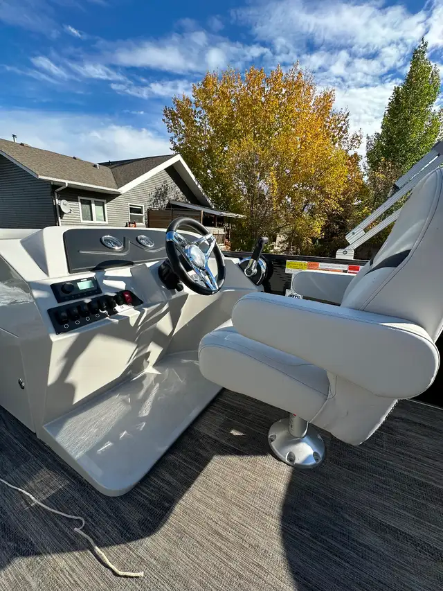 2023 Crest Classic Pontoon - Photo 7