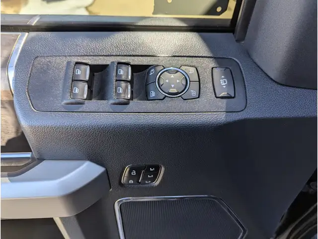 2022 Ford F-350 LARIAT 6.7L Diesel/Touchscreen Nav/Camera - Photo 14