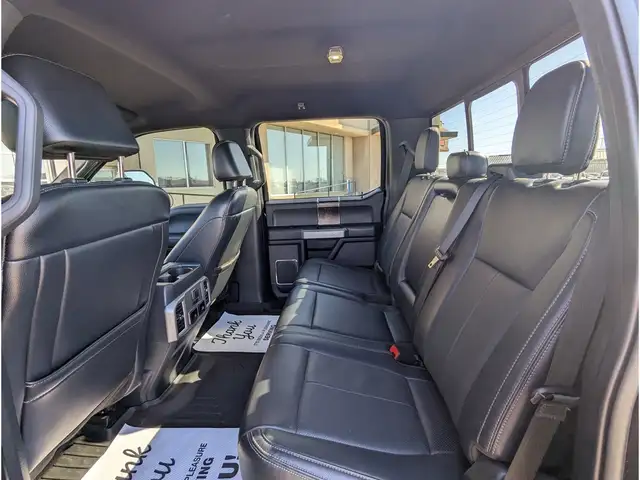 2022 Ford F-350 LARIAT 6.7L Diesel/Touchscreen Nav/Camera - Photo 17