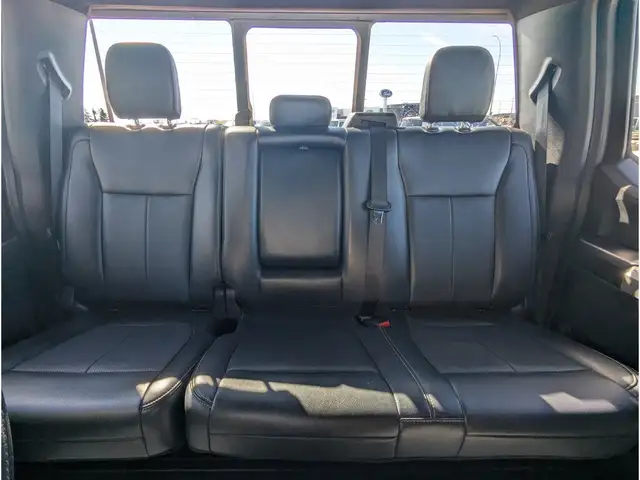 2022 Ford F-350 LARIAT 6.7L Diesel/Touchscreen Nav/Camera - Photo 20