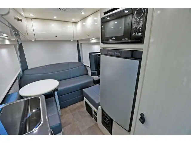 2021 Pleasure-Way Ascent Mercedes Sprinter 19 pieds Diesel - Photo 9