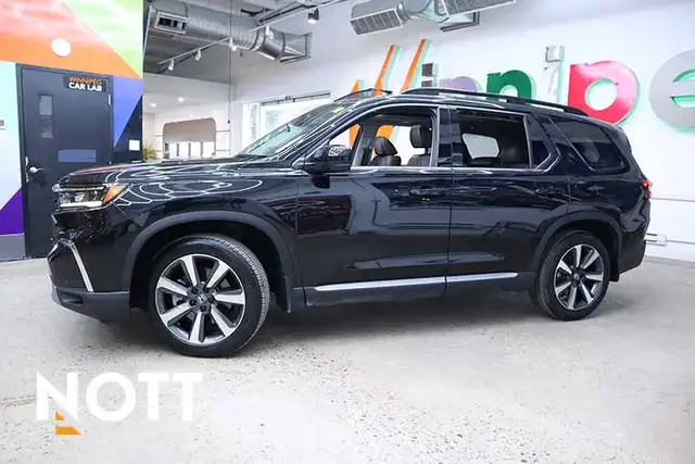 2023 HONDA PILOT TOURING - LOADED | NO ACCIDENTS - Photo 2