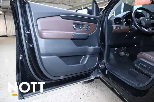 2023 HONDA PILOT TOURING - LOADED | NO ACCIDENTS - Photo 9