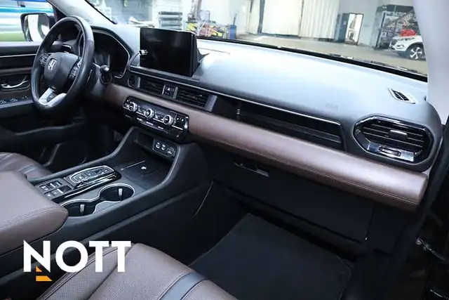 2023 HONDA PILOT TOURING - LOADED | NO ACCIDENTS - Photo 17
