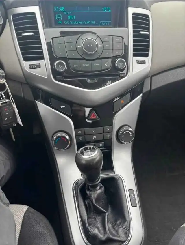 2015 Chevy Cruze - Photo 3