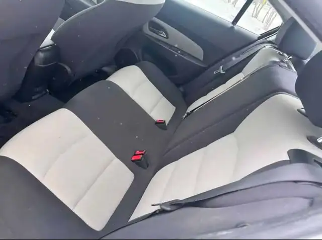 2015 Chevy Cruze - Photo 5