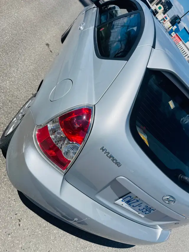 2011 Hyundai Accent Sport Manual ( LOW KM ) - Photo 4
