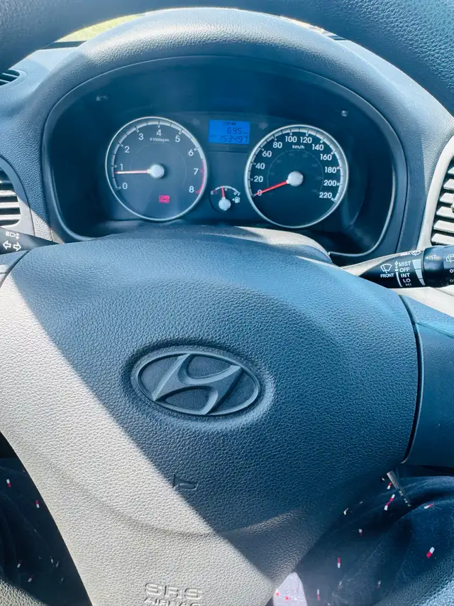 2011 Hyundai Accent Sport Manual ( LOW KM ) - Photo 7