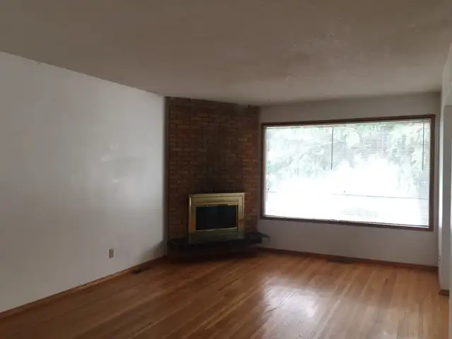 Half Duplex for Rent in Huntington NW Calgary - Photo 3