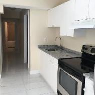 2Bedrm  LR above ground,  bright, clean, all inclusive, Lake - Photo 7