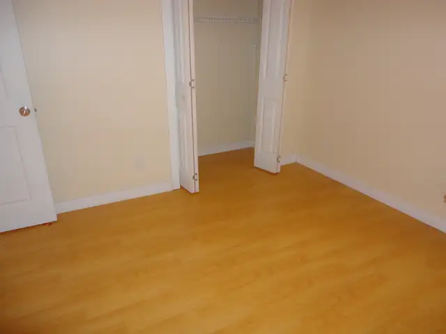 2Bedrm  LR above ground,  bright, clean, all inclusive, Lake - Photo 9