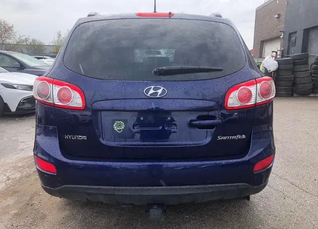 2010 Hyundai Santa Fe GL, AS-IS - Photo 4