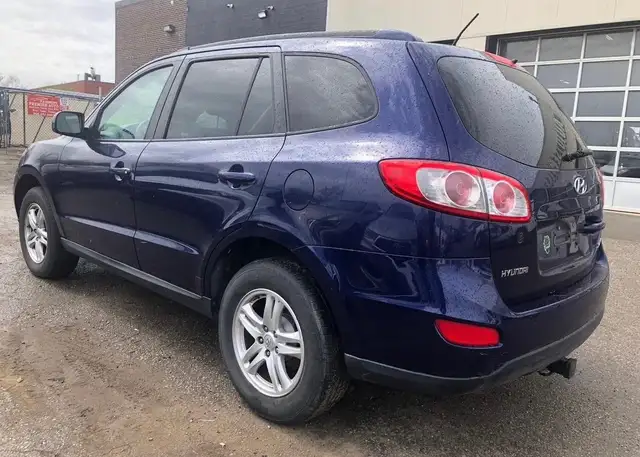2010 Hyundai Santa Fe GL, AS-IS - Photo 6