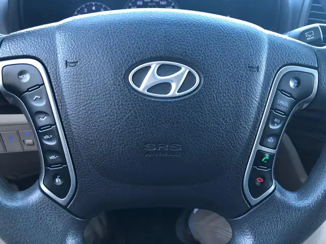 2010 Hyundai Santa Fe GL, AS-IS - Photo 8