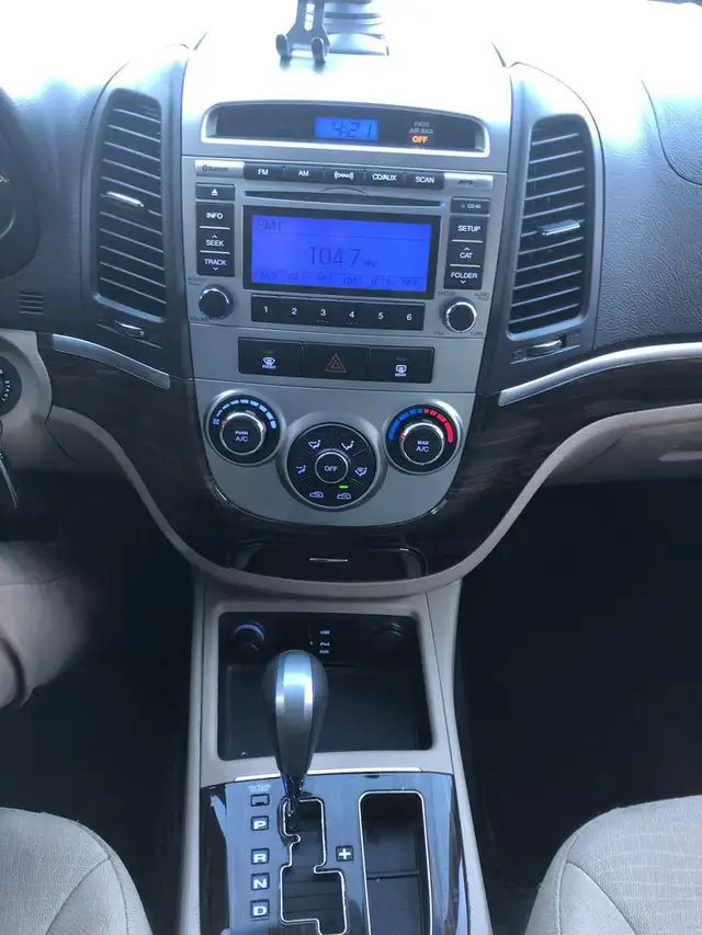 2010 Hyundai Santa Fe GL, AS-IS - Photo 9