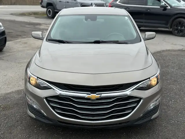 2023 Chevrolet Malibu LT - Photo 2