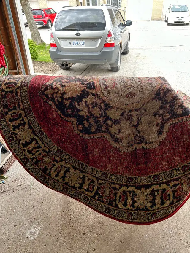Safaveih Savana Round Rug (6’x7")