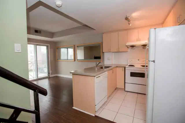 CONDO KENNEDY/SHEPPARD INC: PARKING UTILITIES - Photo 2