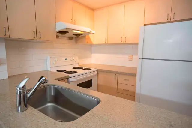 CONDO KENNEDY/SHEPPARD INC: PARKING UTILITIES - Photo 3