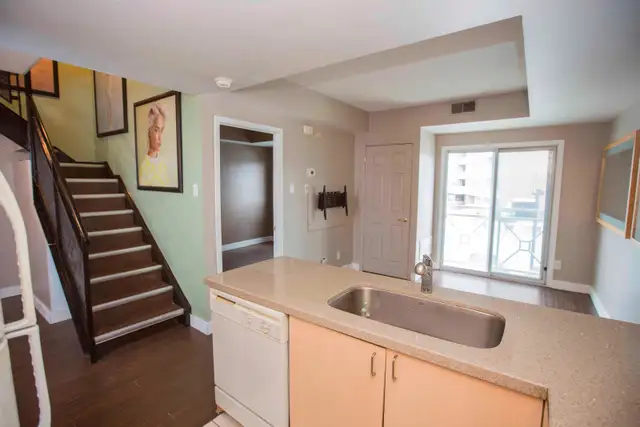 CONDO KENNEDY/SHEPPARD INC: PARKING UTILITIES - Photo 4