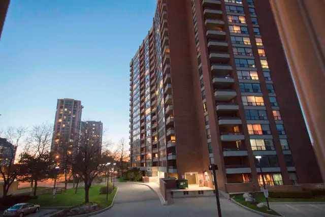 CONDO KENNEDY/SHEPPARD INC: PARKING UTILITIES - Photo 7