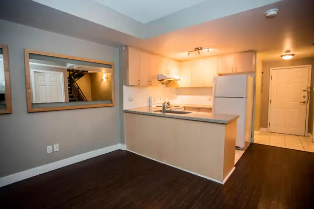 CONDO KENNEDY/SHEPPARD INC: PARKING UTILITIES - Photo 8